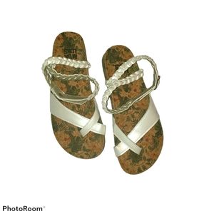 Vintage Muk Luk womens wrap around ankle sandals. Size 9